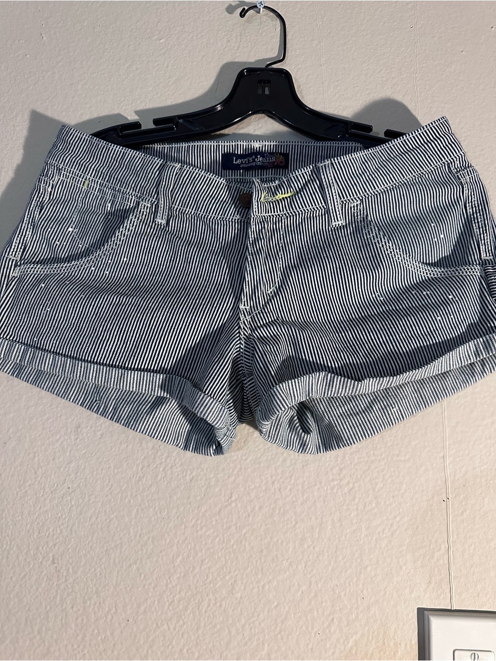 Levi's Women's Blue and White Stripe  Size 7